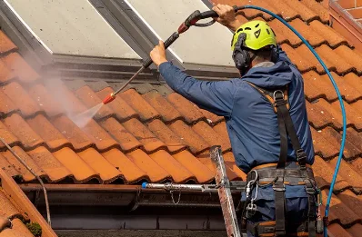 Démoussage et hydrofuge de toiture à Montmorot